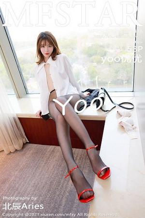 yoo优优私房性感白衬衣配无内黑丝裤袜秀翘臀绝美写真
