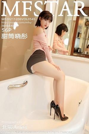 甜筒晓彤居家女友主题浴室性感粉色服饰配黑短裙绝美写真