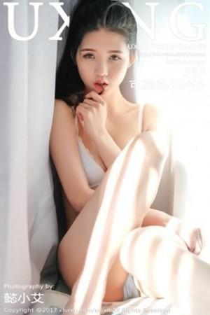 可爱的小叶子清纯学生装+居家性感内衣秀美胸写真