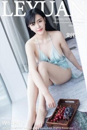 刘钰儿居家蓝色吊带蕾丝睡裙秀傲人豪乳完美曲线写真