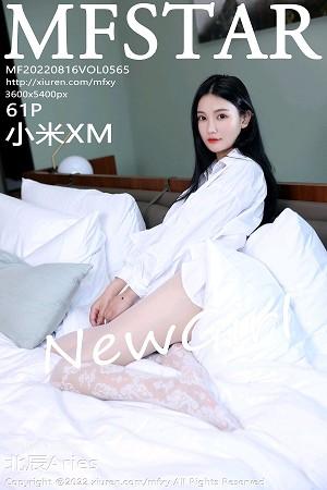 小米XM性感白T配白色蛇纹无内丝袜惹火绝美写真