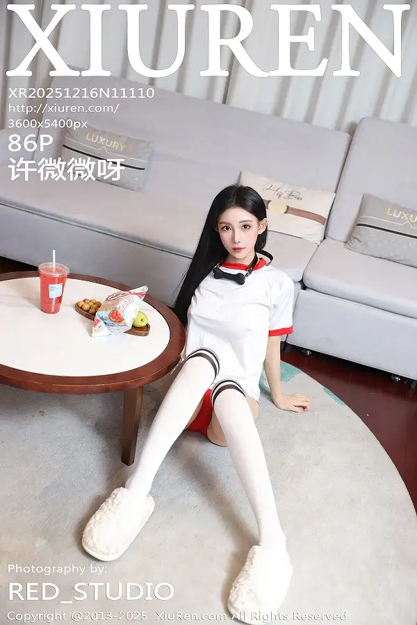 许微微呀性感白色T恤配白色丝袜秀丰腴身材绝美写真