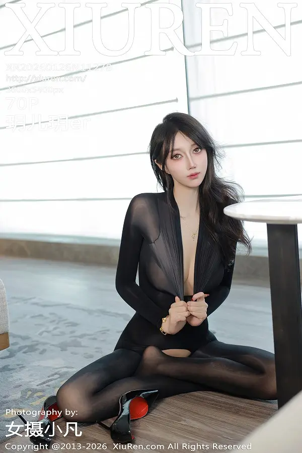 玥儿玥er性感开档黑色连体丝袜+黑丝吊袜秀曼妙身姿绝美写真