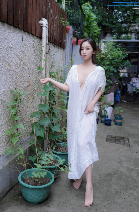 [秀人精选] 楠芝 诱人私拍福利 白裙