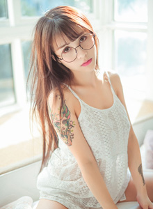 [BoLoLi波萝社] 极品嫩模夏美酱清新睡衣巨乳微露修长美腿套图