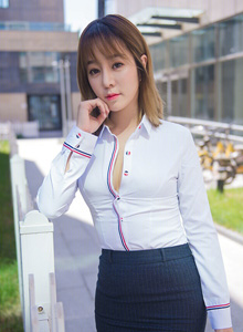 [MISSLEG蜜丝] 性感女神王语纯职场OL撕裂丝袜美腿写真套图 V003