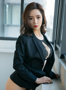 [Ugirls爱尤物] 性感尤物李莉莉黑色透视情趣内衣情难了主题写真 No.1406