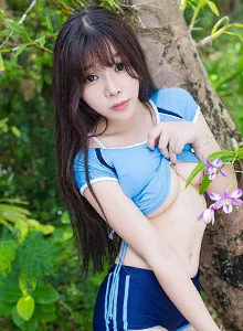 [IMiss爱蜜社] 清纯美女芝芝Booty美胸翘臀苗条身材长滩户外旅拍第一套 Vol.149