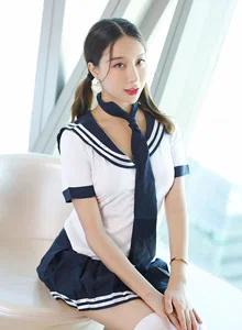 [CANDY网红馆] 性感女神筱慧Icon学生装制服与丁字裤清纯写真 Vol.073