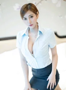 [IMISS爱蜜社] 性感女神Lavinia肉丝袜美腿职场OL制服诱惑美图 VOL.408