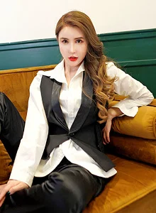 [FEILIN嗲囡囡] 新人模特伍月may修长美腿古典旗袍首套写真 VOL.200