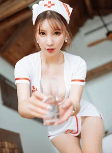 [HuaYang花漾写真] 性感女神周于希Sandy护士制服vr第一视角写真 Vol.176