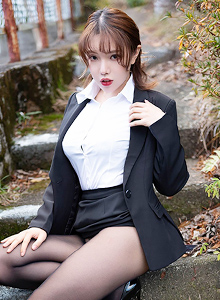 [HuaYang花漾写真] 性感女神黄楽然白衬衫黑丝美腿兔女郎魅惑写真 Vol.113