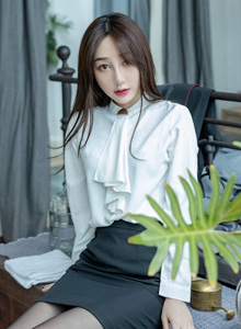 [IMiss爱蜜社] 美女模特九月生丝袜美腿职场OL美足系列诱人写真 Vol.437