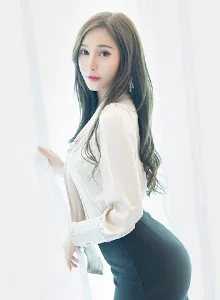 [IMISS爱蜜社] 气质女神Lavinia肉肉朦胧丝袜内衣诱惑性感写真 VOL.475