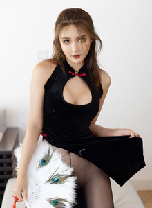 [YouMi尤蜜荟] 美女模特Emily顾奈奈低胸高开礼裙与黑丝系列写真 Vol.431