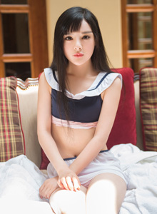 [Toutiao头条女神] 甜美系治愈少女周熙妍学生服酒店大堂性感写真