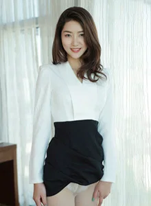 [MFStar模范学院] 美女模特方子萱丝袜美腿经典的秘书OL系列写真 Vol.350