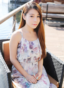 [MyGirl美媛馆] 美女模特Vetiver嘉宝贝儿唯美长裙+牛仔装小清新套图 Vol.106