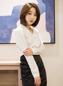 [IMiss爱蜜社] 美女模特九月生白衬衫黑短裙职场OL制服系列写真 Vol.506