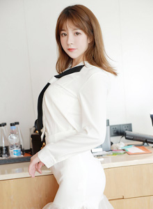 [MFStar模范学院] 美女模特yoo优优修长美腿&都市丽人系列四川旅拍 Vol.400
