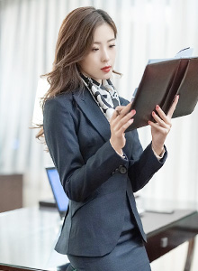 [IMiss爱蜜社] 美女模特杨紫嫣Cynthia丝袜美腿职场OL性感写真 Vol.444