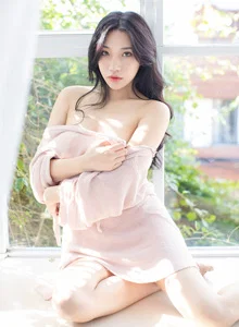[IMiss爱蜜社] 美女模特小狐狸Sica - 粉红小吊带高耸玉兔私房写真 VOL.197