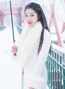 [MiStar魅妍社] 性感女神陈嘉嘉Tiffany - 雪中有佳人+肚兜系列北海道旅拍 VOL.216