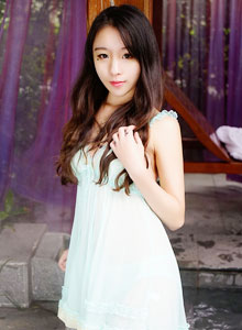 [TGOD推女神] 美女模特梓萱Crystal - 裙摆与肚兜大尺度温泉秀写真