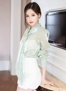 [MyGirl美媛馆] 美女模特小夕juju - 淡雅轻透服饰半遮半掩性感写真 VOL.535