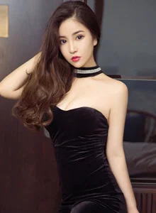 [Ugirls尤果网] 美女模特王慧慧 - 低胸丝绒裙少女养成手册写真 No.1073