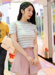 [IMiss爱蜜社] 性感女神Angela小热巴 - 靓丽车拍与美腿系列诱人写真 Vol.526