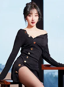 [YouMi尤蜜] 美女嫩模李纤纤 - 黑丝俏佳人沙发主题写真 Vol.150