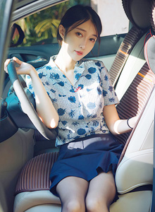 [HuaYang花漾] 丽质美女玥儿玥er - 职业OL+香车黑丝系列三亚旅拍 Vol.394