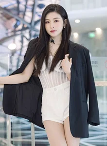 [IMISS爱蜜社] 气质美女Vanessa - 白色热裤+街拍系列写真 VOL.569