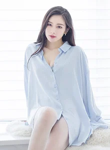 [IMiss爱蜜社] Vol.614 气质美女Vanessa - 浅蓝色衬衫+女友视角性感写真