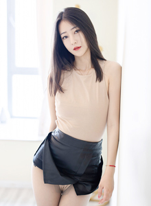 [YouMi尤蜜荟] Vol.700 美女模特熊小诺 - 肉色上衣+丝袜美足妩媚写真