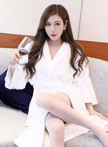 [爱蜜社IMiss] Vol.485 女神Lavinia肉肉 - 白色睡袍+原色丝袜系列写真