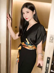 [嗲囡囡FEILIN] VOL.450 模特小蛮妖Yummy - 黑色连衣裙+诱人黑丝性感写真
