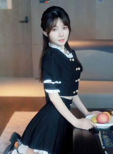 [秀人XiuRen] No.5626 模特婠婠么 - 短款上衣裙+诱人黑丝性感写真