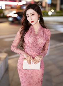 [语画界XIAOYU] Vol.899 女神王馨瑶yanni - 浅红色连衣裙+原色丝袜性感写真