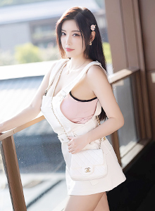 [语画界XIAOYU] Vol.887 女神杨晨晨Yome - 背带短裙+丰盈美胸杭州旅拍