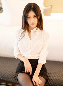 [尤蜜荟YouMi] Vol.827 新人模特laura阿姣 - 职场制服+黑丝OL性感写真