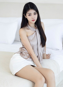 [秀人XiuRen] No.5804 模特可乐Vicky - 露肩上衣+白色短裙性感写真