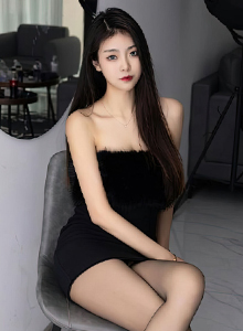 [XiuRen秀人网] No.6275 模特可樂Vicky - 露肩短裙+黑丝美腿性感写真