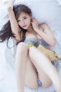 甜心女神杨晨晨 手捧鲜花微微笑