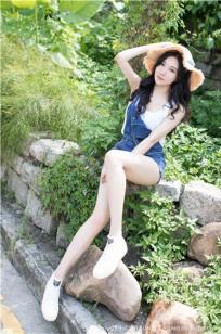 美女模特小狐狸Sica 温润白皙柔美多姿