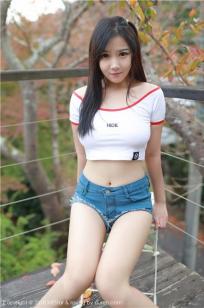 新晋女神徐微微 外拍美臀送福利